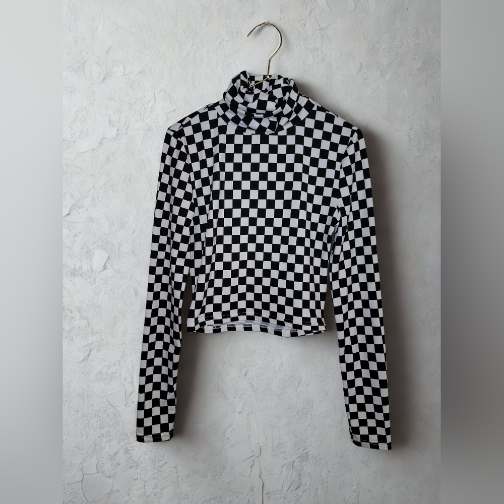 Black and White Checkered Long Sleeve Top